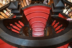 Livraria Lello: Rote Treppenstufen