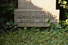 Dorotheenstädtischer Friedhof: Das Heartfield-Grab