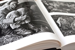 Sebastiao-Salgado-Exodus-Wartend