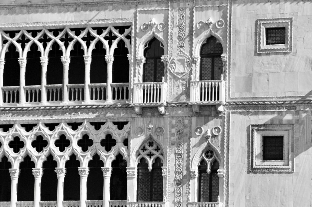 Venedig: Palazzo-Fassade
